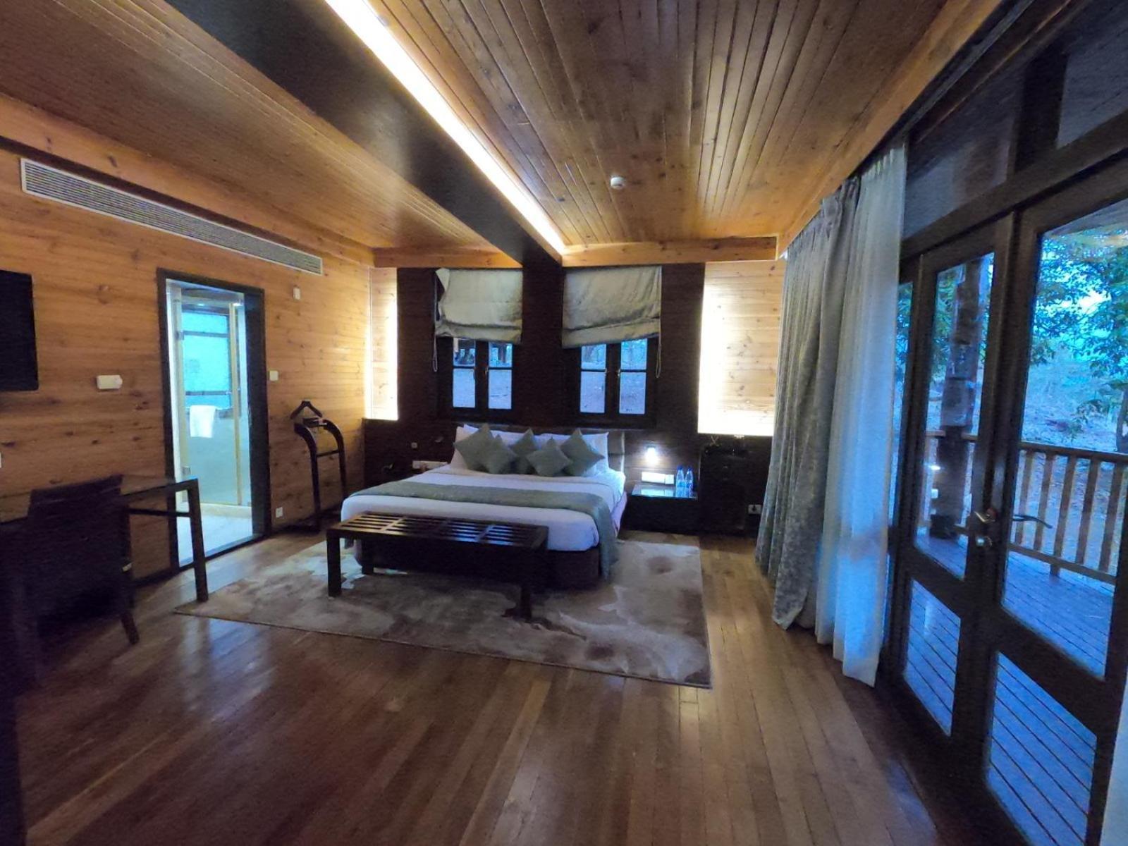 Aamby Valley City Lonavala Eksteriør bilde A bedroom at the resort
