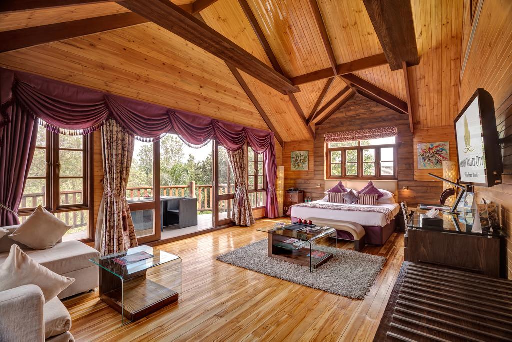 Aamby Valley City Lonavala Rom bilde A bedroom at the resort