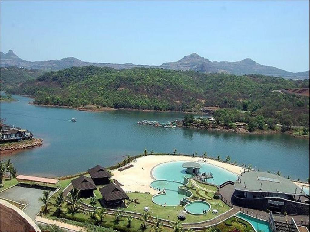 Aamby Valley City Lonavala Eksteriør bilde View of the lake at the resort