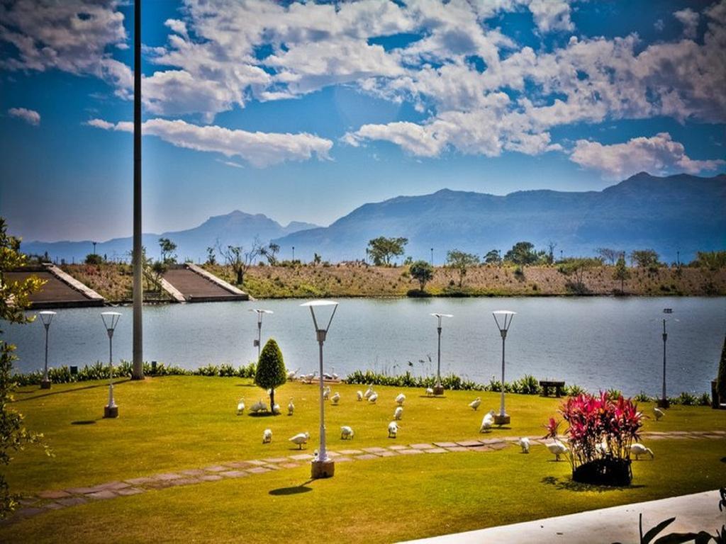 Aamby Valley City Lonavala Eksteriør bilde View of the lake from the hotel