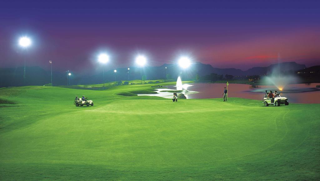 Aamby Valley City Lonavala Eksteriør bilde Golf course at night