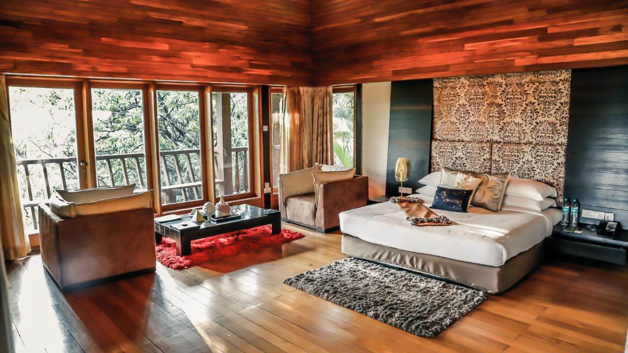 Aamby Valley City Lonavala Eksteriør bilde A bedroom at the Taj Bengal