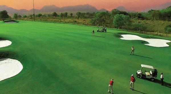 Aamby Valley City Lonavala Eksteriør bilde Golf Course at the DLF City