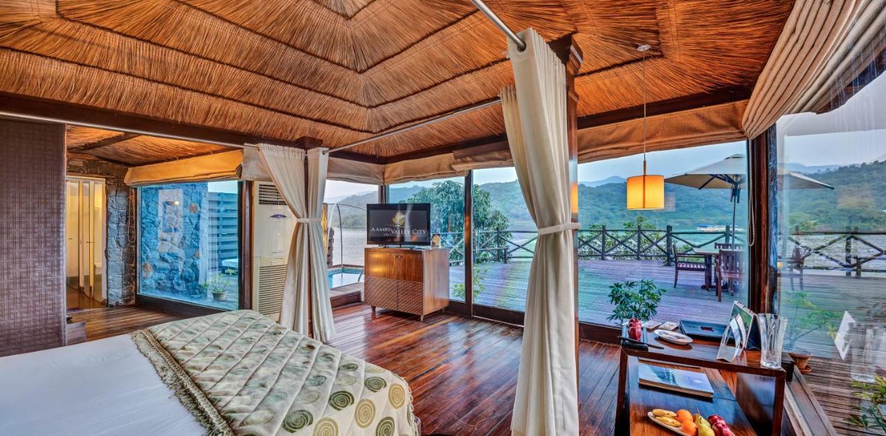 Aamby Valley City Lonavala Rom bilde A room at the resort